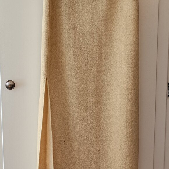 St. John Collection Long Boucle Knit Skirt Size 8 Light Yellow-Cream Color - Picture 10 of 10